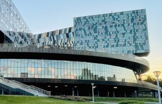 Poster - ООО «Аксеникс Инновации» открывает центр разработки AXENIX в Сколково